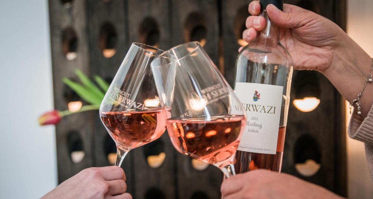 Weingut Erich Serwazi Mesenich Exteriér fotografie