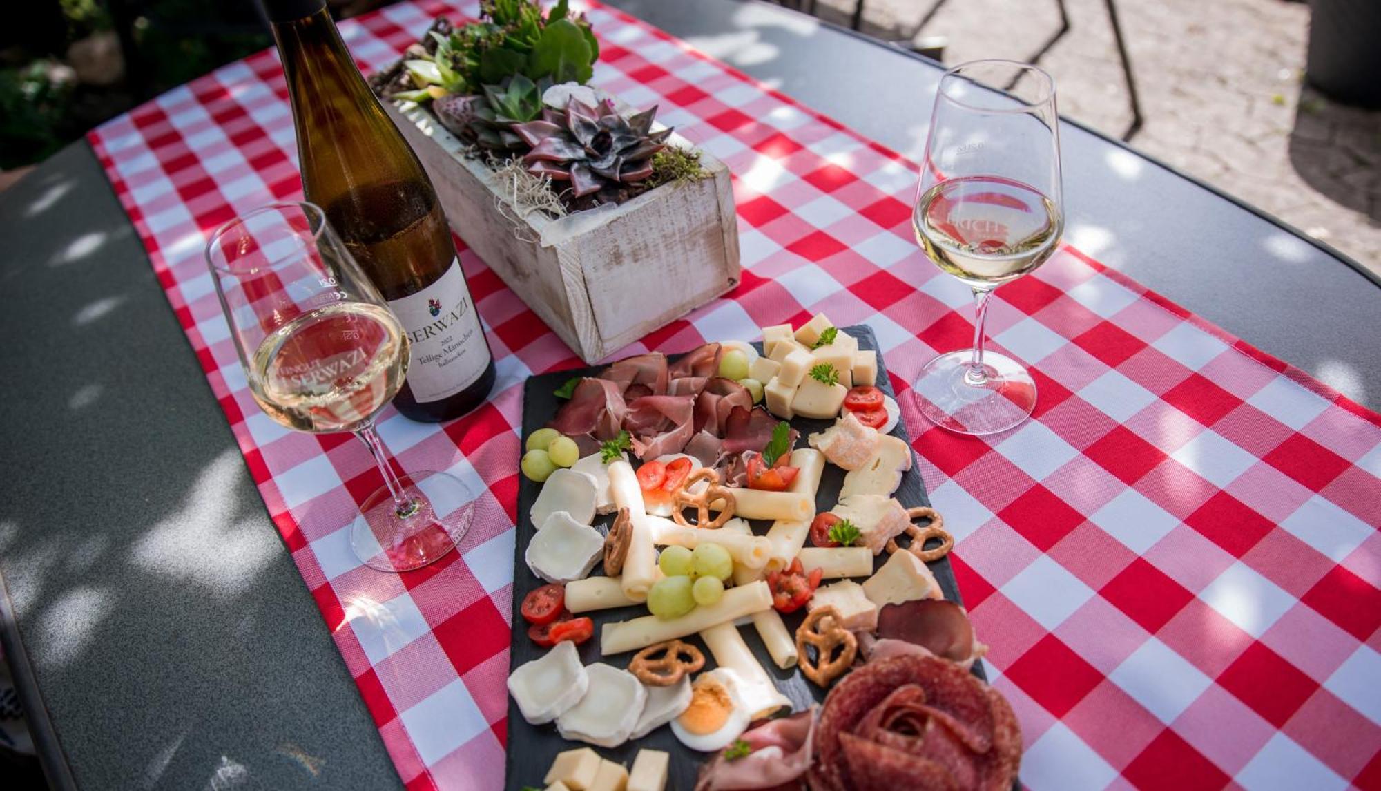 Weingut Erich Serwazi Mesenich Exteriér fotografie